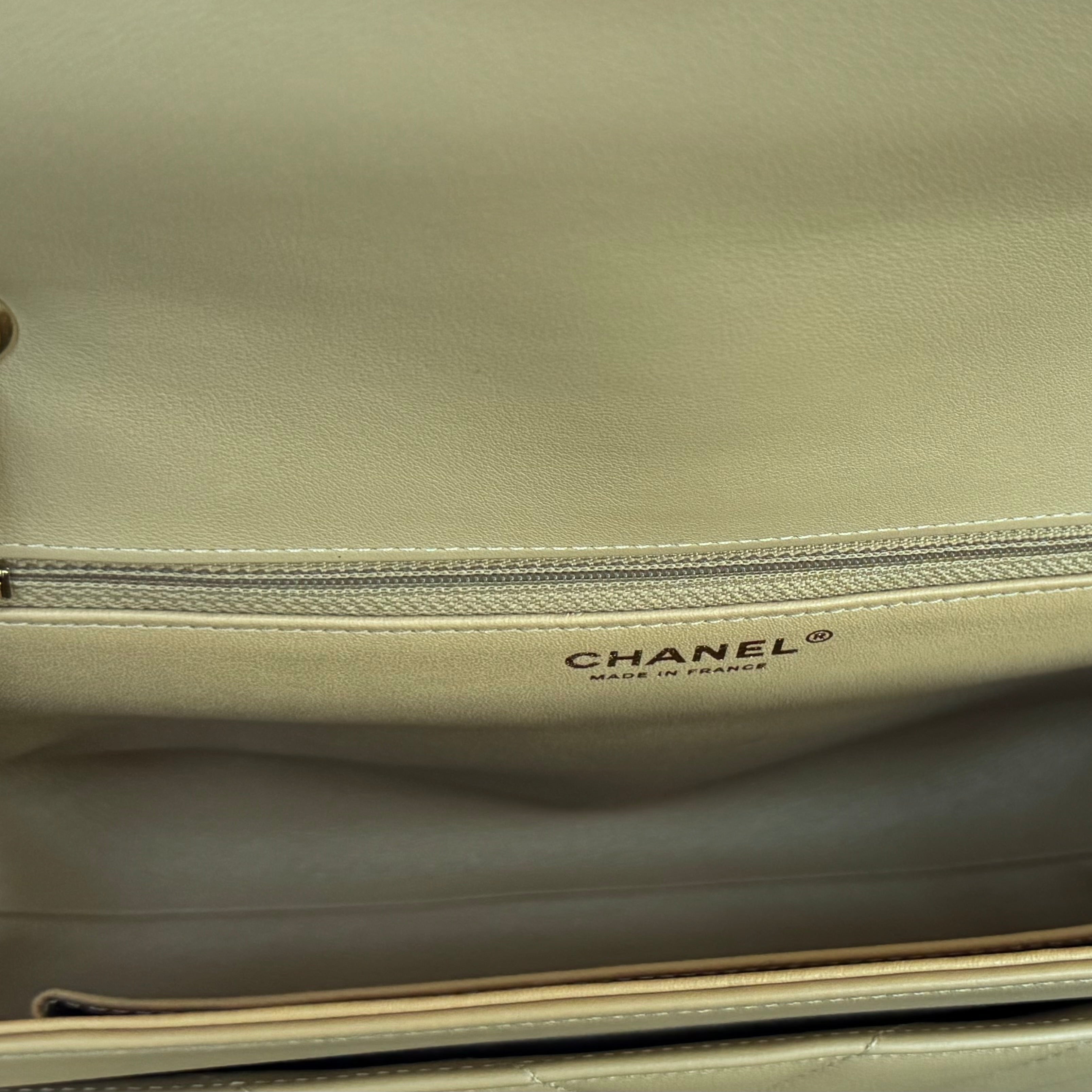 CHANEL Chevron Gold Class Top