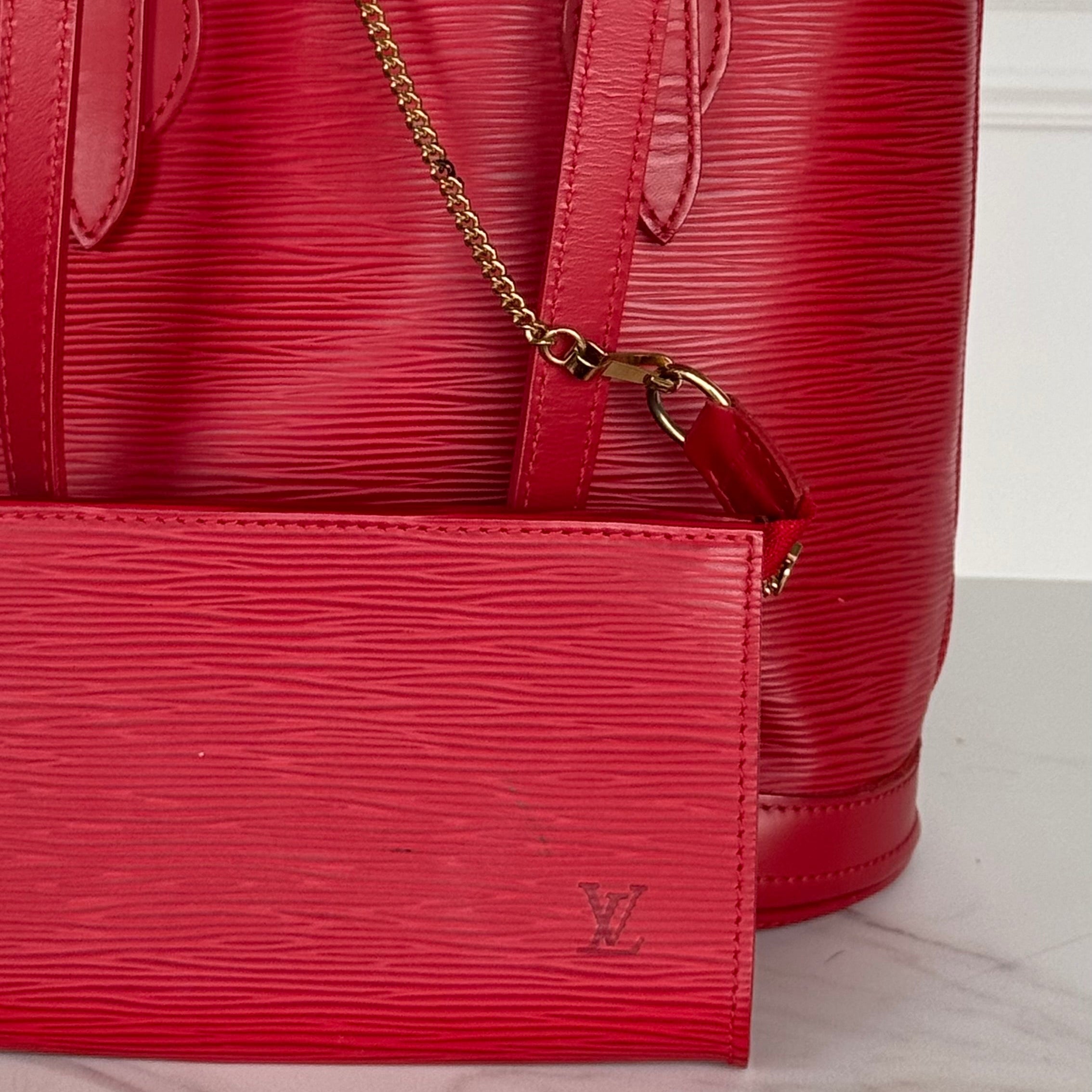 Bucket epi roja Louis Vuitton