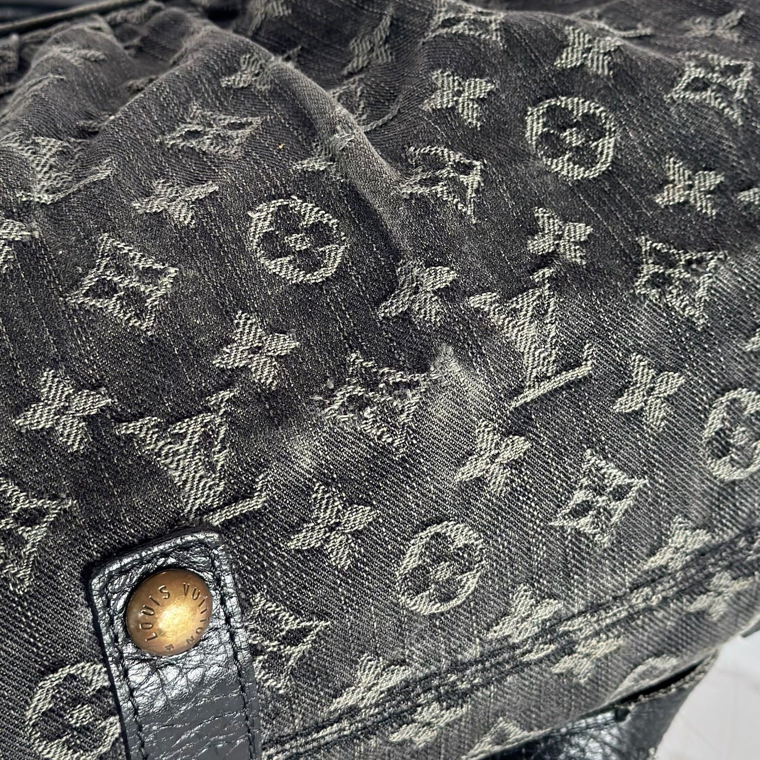 Louis Vuitton denim negra