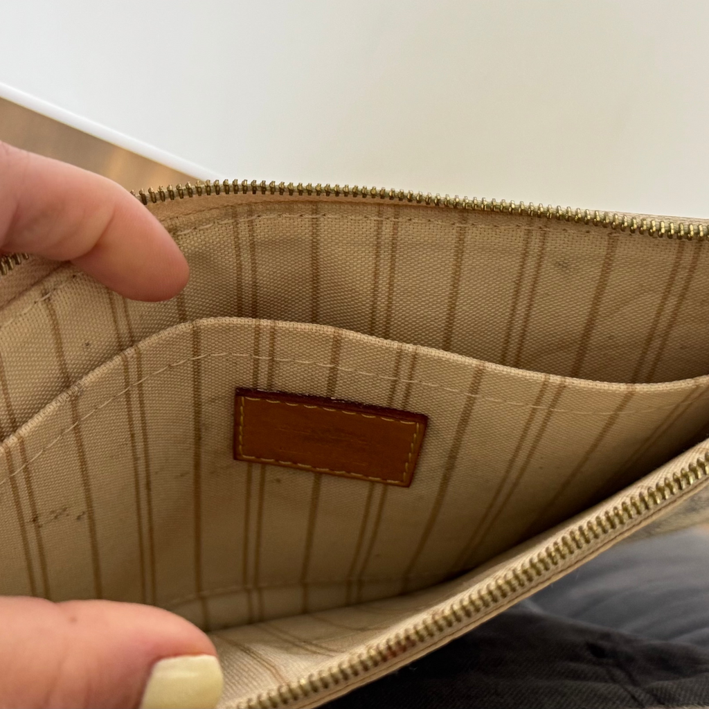 Pochette Azure Louis Vuitton