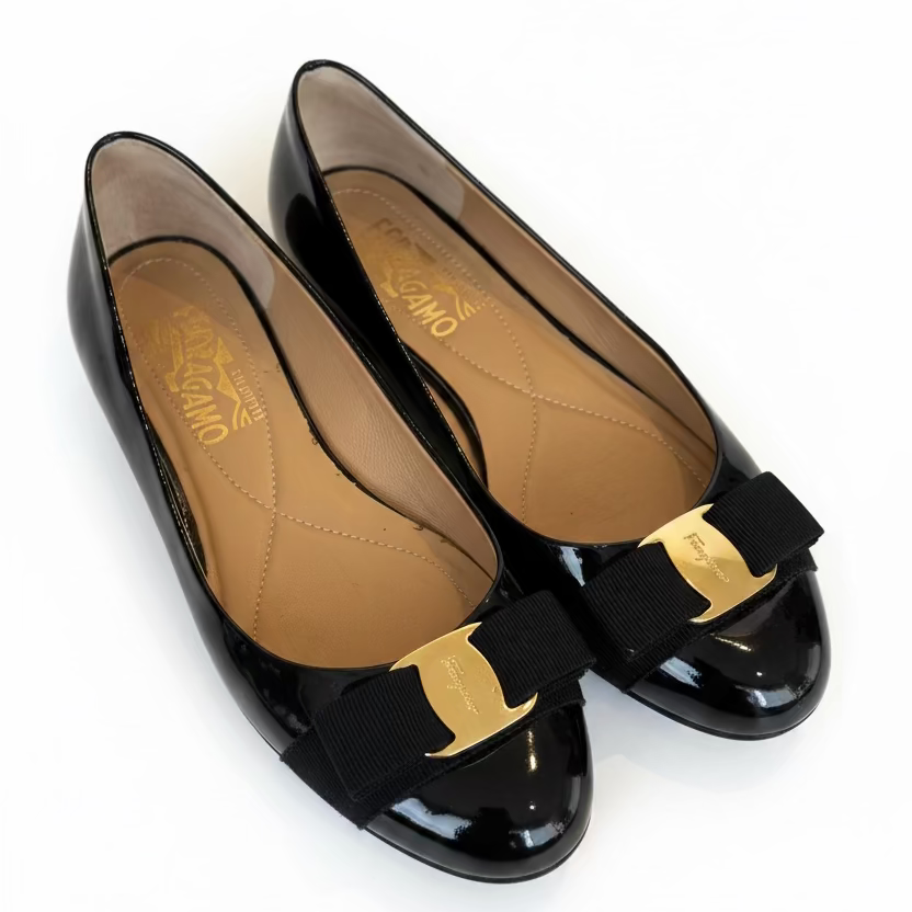 Flats Ferragamo negros